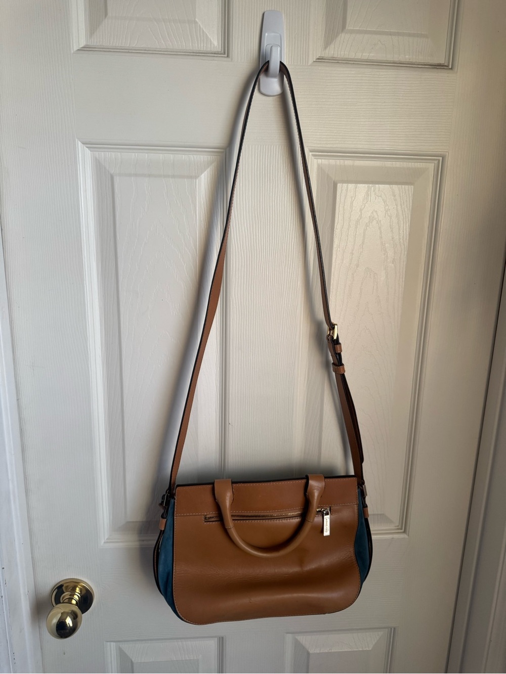 Michael Kors Crossbody Messenger Bag - Picture 2 of 6
